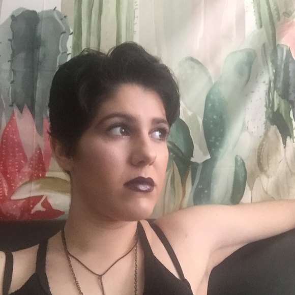 Mariana's Garage Sale - Picture 1 of 5